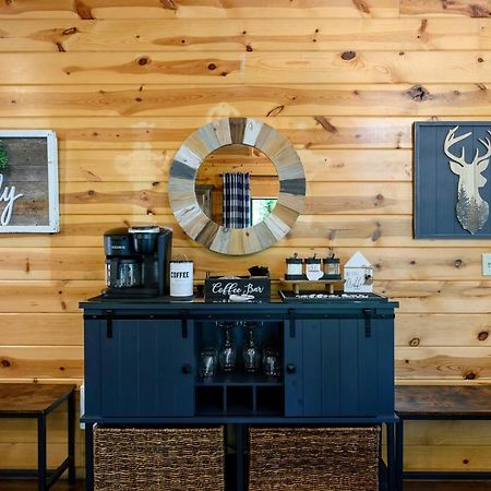 Hickory Bear - Cabin Surrounded By Pines, Sleeps 10, Hot Tub, Fire Pit, Arcade, Foosball Table & Deck Slide 布罗肯鲍 外观 照片