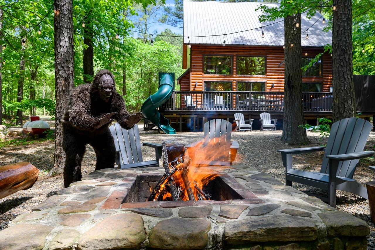 Hickory Bear - Cabin Surrounded By Pines, Sleeps 10, Hot Tub, Fire Pit, Arcade, Foosball Table & Deck Slide 布罗肯鲍 外观 照片