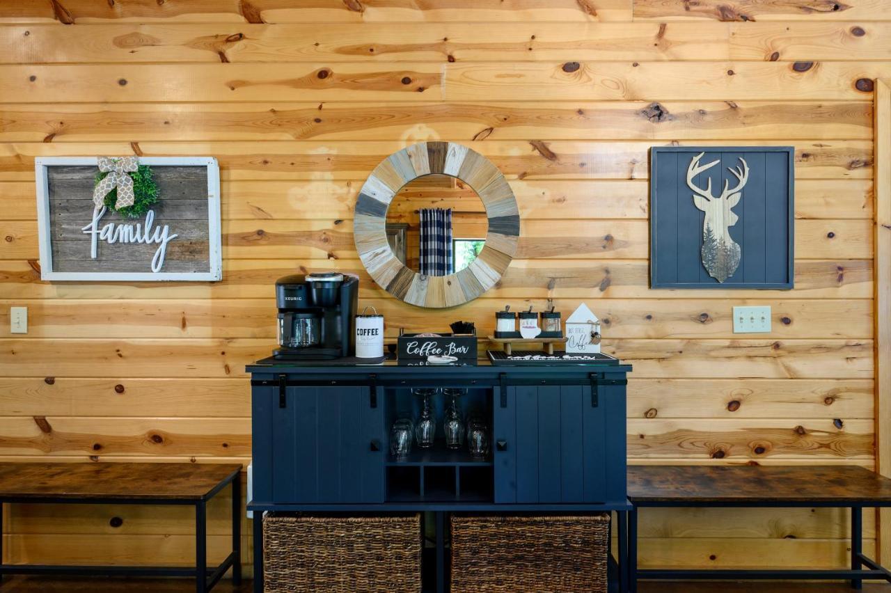 Hickory Bear - Cabin Surrounded By Pines, Sleeps 10, Hot Tub, Fire Pit, Arcade, Foosball Table & Deck Slide 布罗肯鲍 外观 照片