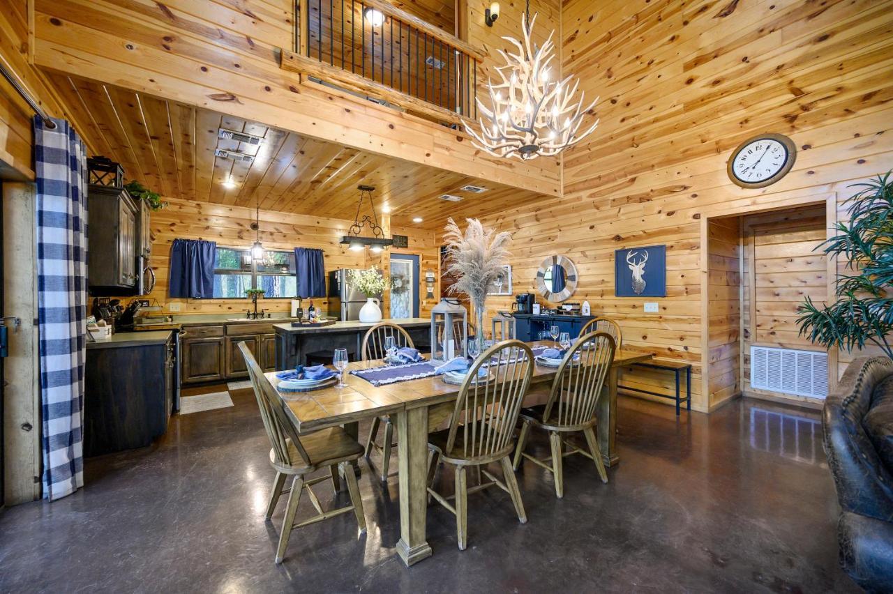 Hickory Bear - Cabin Surrounded By Pines, Sleeps 10, Hot Tub, Fire Pit, Arcade, Foosball Table & Deck Slide 布罗肯鲍 外观 照片
