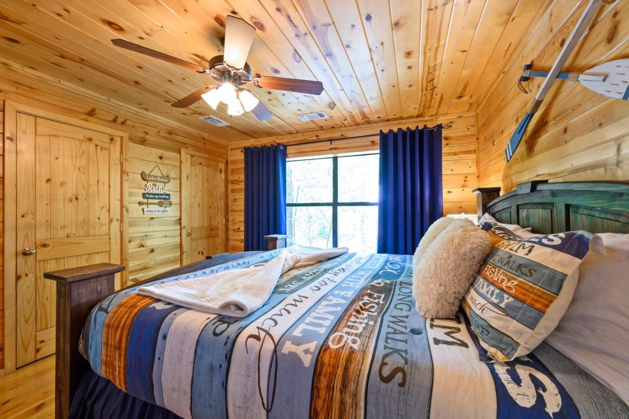 Hickory Bear - Cabin Surrounded By Pines, Sleeps 10, Hot Tub, Fire Pit, Arcade, Foosball Table & Deck Slide 布罗肯鲍 外观 照片