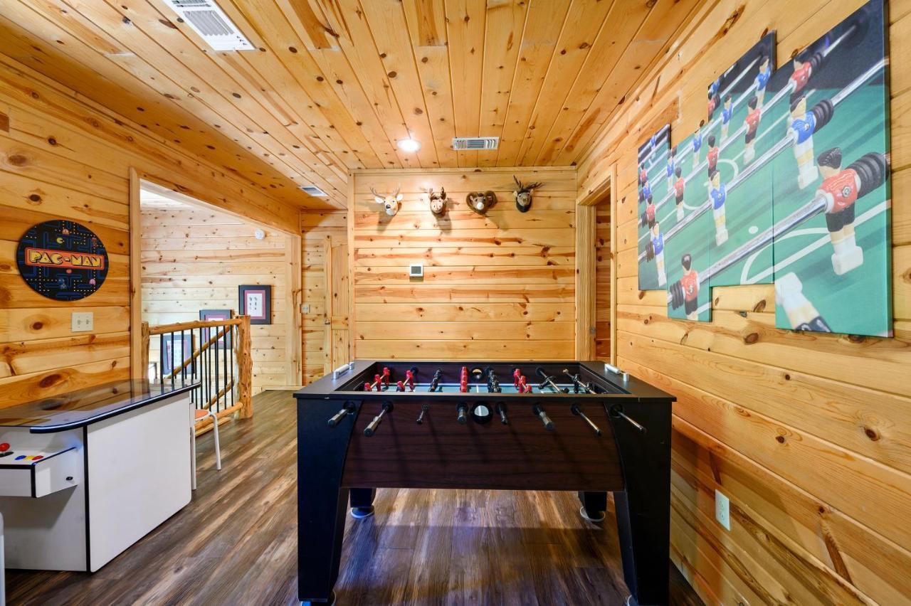 Hickory Bear - Cabin Surrounded By Pines, Sleeps 10, Hot Tub, Fire Pit, Arcade, Foosball Table & Deck Slide 布罗肯鲍 外观 照片