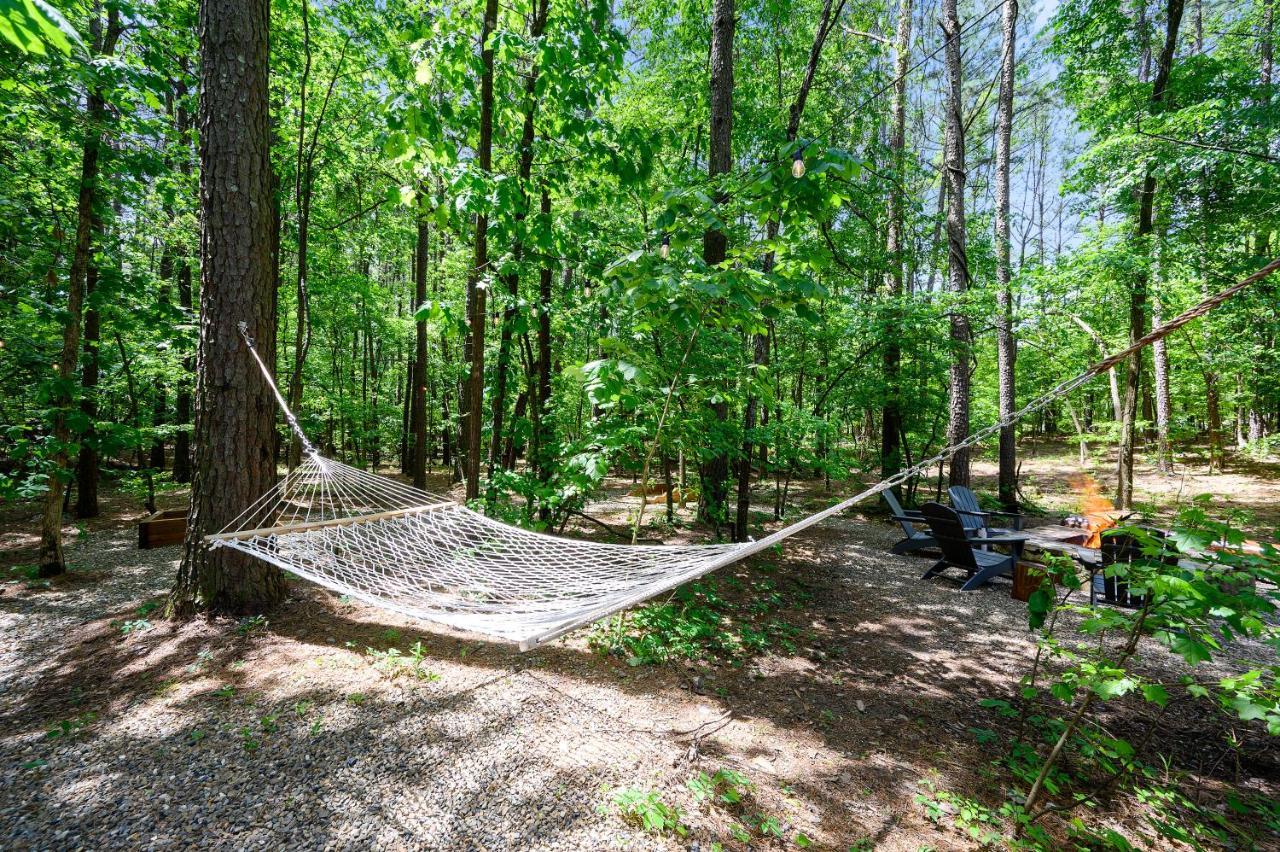 Hickory Bear - Cabin Surrounded By Pines, Sleeps 10, Hot Tub, Fire Pit, Arcade, Foosball Table & Deck Slide 布罗肯鲍 外观 照片