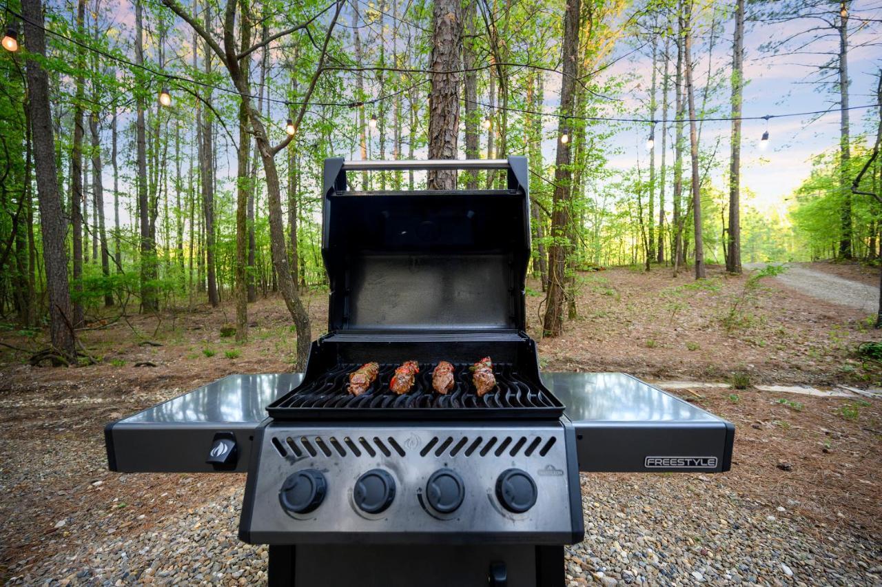 Hickory Bear - Cabin Surrounded By Pines, Sleeps 10, Hot Tub, Fire Pit, Arcade, Foosball Table & Deck Slide 布罗肯鲍 外观 照片