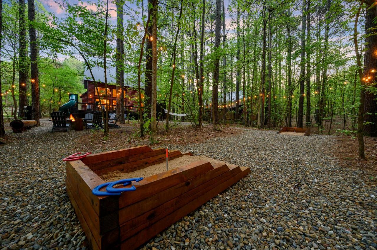 Hickory Bear - Cabin Surrounded By Pines, Sleeps 10, Hot Tub, Fire Pit, Arcade, Foosball Table & Deck Slide 布罗肯鲍 外观 照片