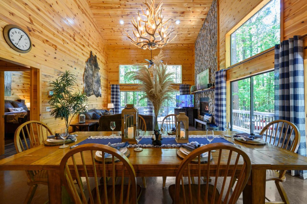 Hickory Bear - Cabin Surrounded By Pines, Sleeps 10, Hot Tub, Fire Pit, Arcade, Foosball Table & Deck Slide 布罗肯鲍 外观 照片