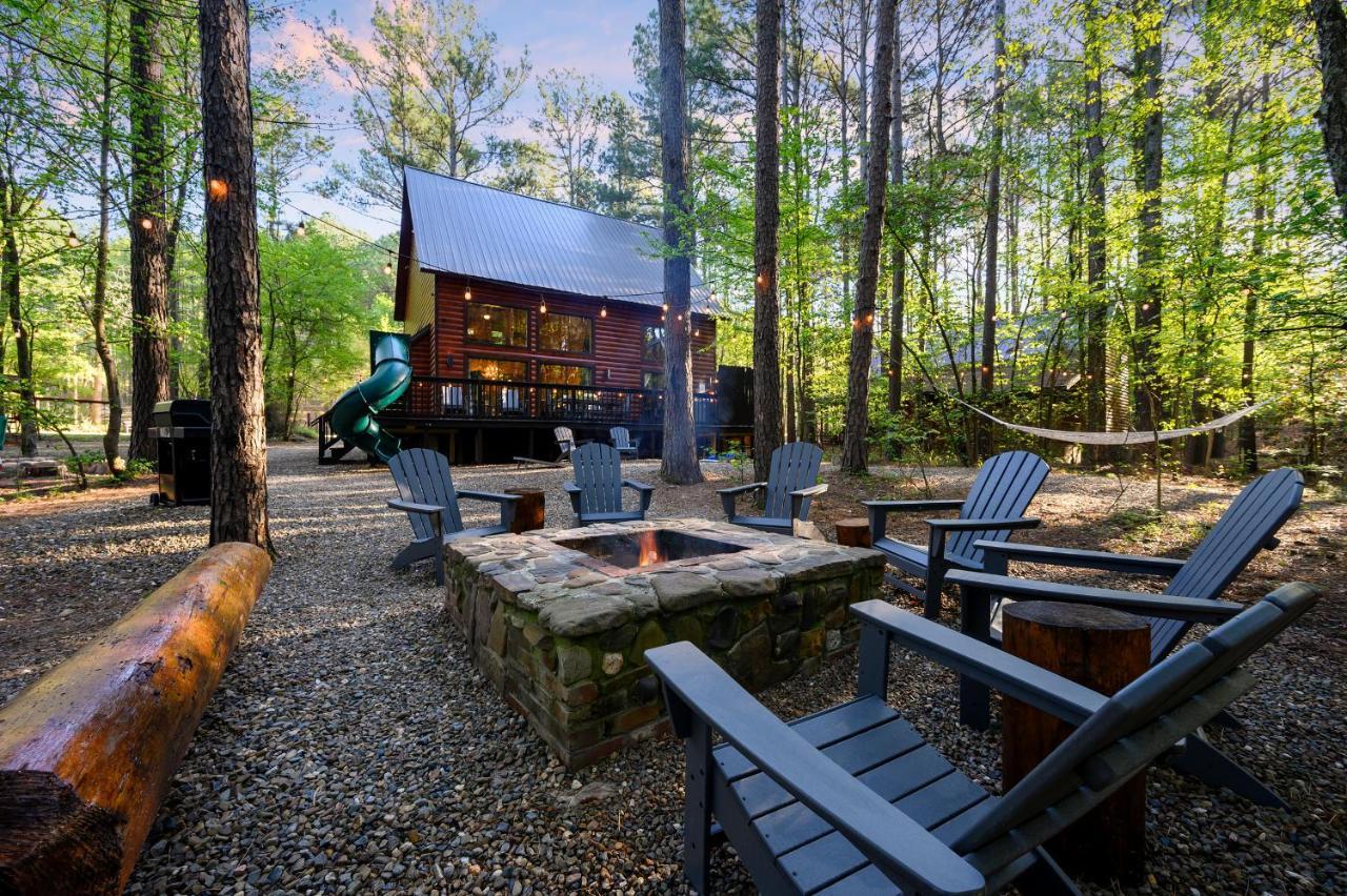 Hickory Bear - Cabin Surrounded By Pines, Sleeps 10, Hot Tub, Fire Pit, Arcade, Foosball Table & Deck Slide 布罗肯鲍 外观 照片