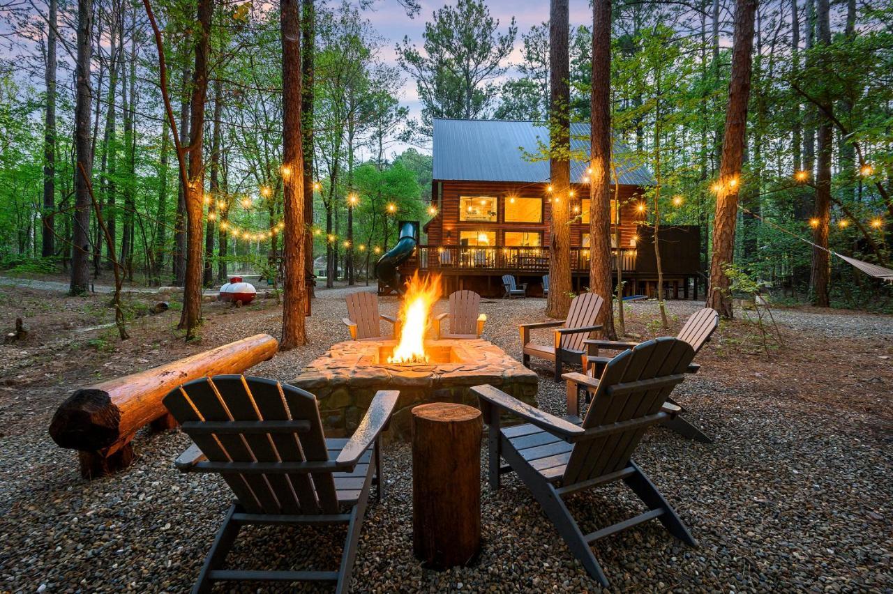 Hickory Bear - Cabin Surrounded By Pines, Sleeps 10, Hot Tub, Fire Pit, Arcade, Foosball Table & Deck Slide 布罗肯鲍 外观 照片