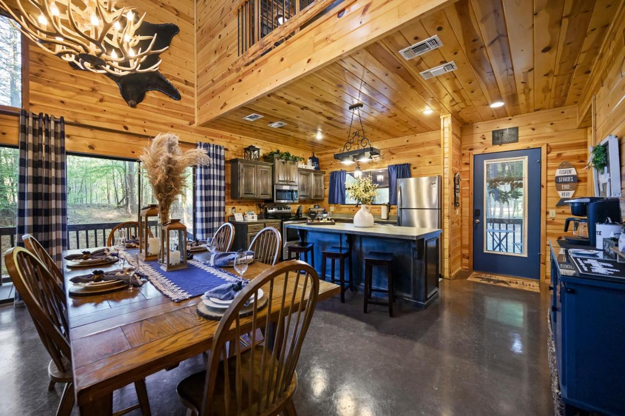 Hickory Bear - Cabin Surrounded By Pines, Sleeps 10, Hot Tub, Fire Pit, Arcade, Foosball Table & Deck Slide 布罗肯鲍 外观 照片