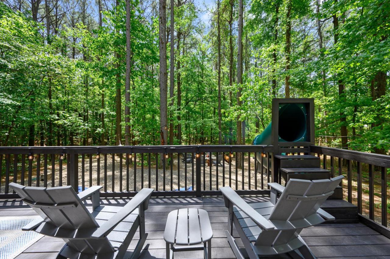 Hickory Bear - Cabin Surrounded By Pines, Sleeps 10, Hot Tub, Fire Pit, Arcade, Foosball Table & Deck Slide 布罗肯鲍 外观 照片