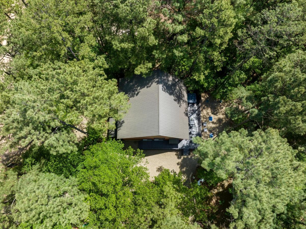 Hickory Bear - Cabin Surrounded By Pines, Sleeps 10, Hot Tub, Fire Pit, Arcade, Foosball Table & Deck Slide 布罗肯鲍 外观 照片