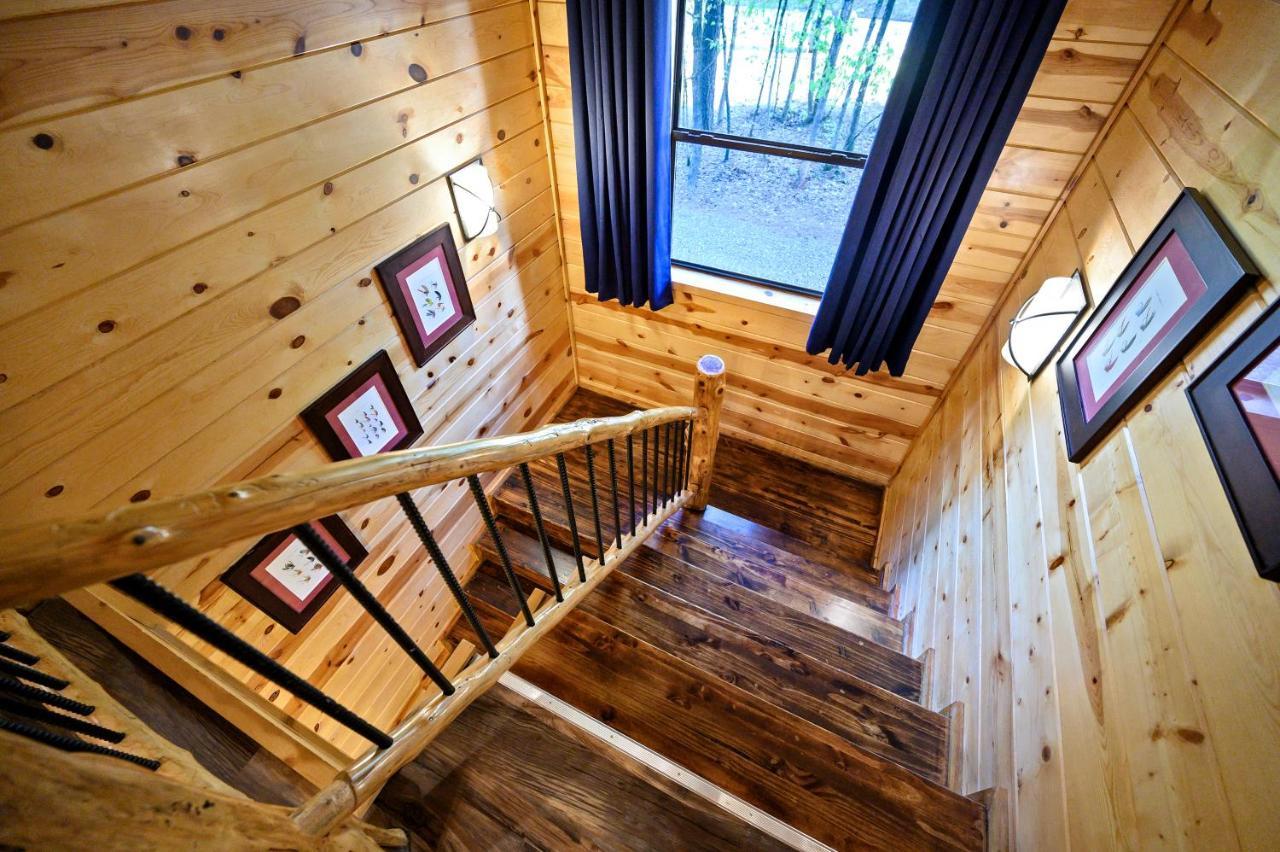 Hickory Bear - Cabin Surrounded By Pines, Sleeps 10, Hot Tub, Fire Pit, Arcade, Foosball Table & Deck Slide 布罗肯鲍 外观 照片