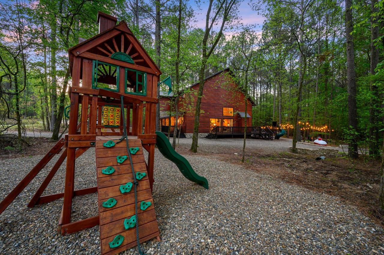 Hickory Bear - Cabin Surrounded By Pines, Sleeps 10, Hot Tub, Fire Pit, Arcade, Foosball Table & Deck Slide 布罗肯鲍 外观 照片