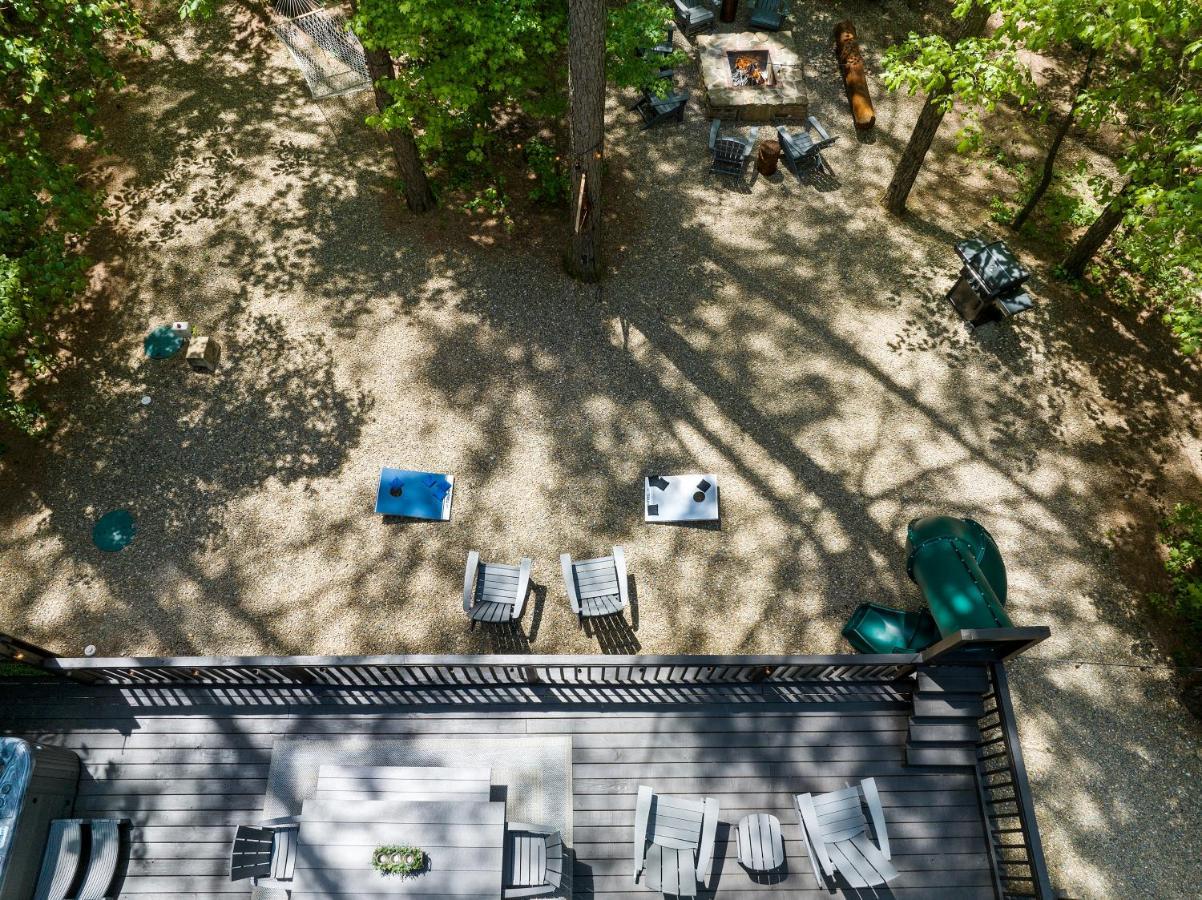 Hickory Bear - Cabin Surrounded By Pines, Sleeps 10, Hot Tub, Fire Pit, Arcade, Foosball Table & Deck Slide 布罗肯鲍 外观 照片
