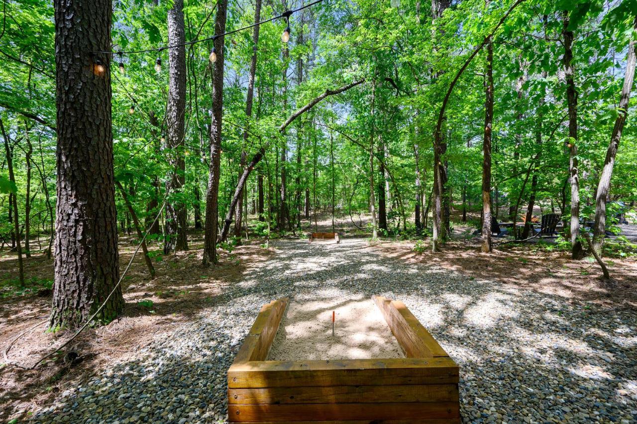 Hickory Bear - Cabin Surrounded By Pines, Sleeps 10, Hot Tub, Fire Pit, Arcade, Foosball Table & Deck Slide 布罗肯鲍 外观 照片